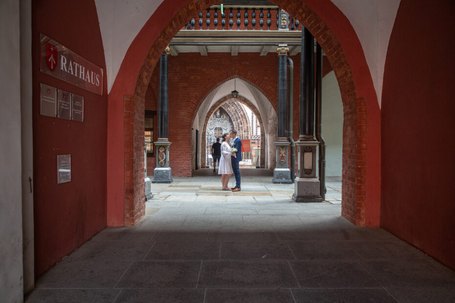 Heiraten in Stralsund, Standesamt Rathaus der Hansestadt Stralsund, Hochzeitsshooting Johanneskloster, Hochzeitsfotografie Stralsund
