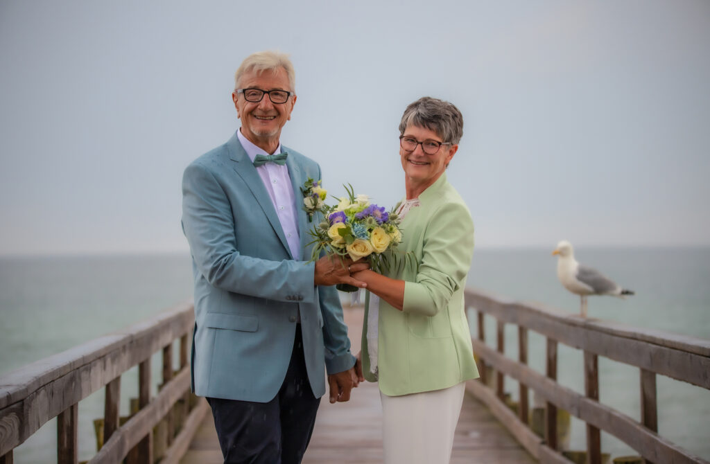 Heiraten in Zingst, Standesamt Zingst, Hochzeit Zingst auf Fischland-Darß, Hochzeitsshooting am Strand der Ostsee