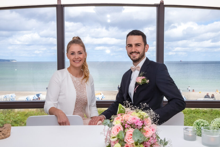 Fotograf Binz heiraten auf Rügen an der Ostsee am Strand im Müther Turm