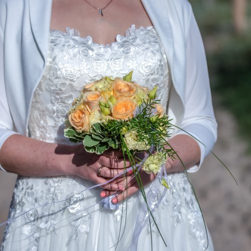 Heiraten im Kurhaus Zingst mit Meerblick, Hochzeitsfotograf Zingst, Brautstrauß