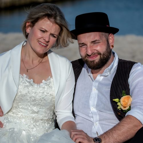Heiraten in Zingst, Brautpaar Shooting am Ostseestrand nach standesamtlicher Hochzeit Zingst